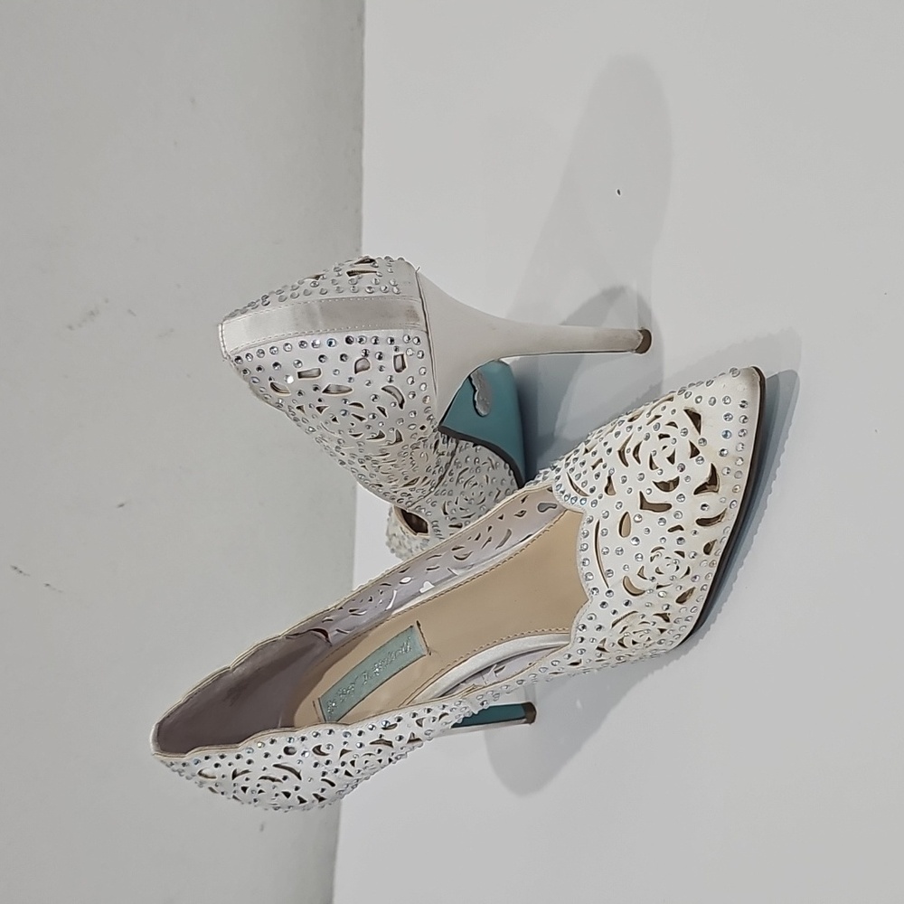 Betsey Johnson Blue bottom Bridal Satain pumps Rinstone Size 10